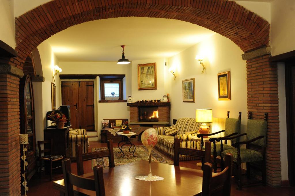 Agriturismo Il Sasso 安吉亚里 外观 照片